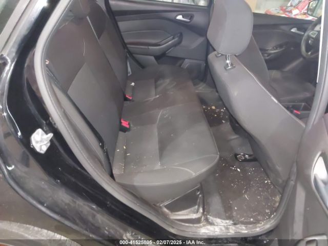 1FADP3F22HL292063 Ford FOCUS SE