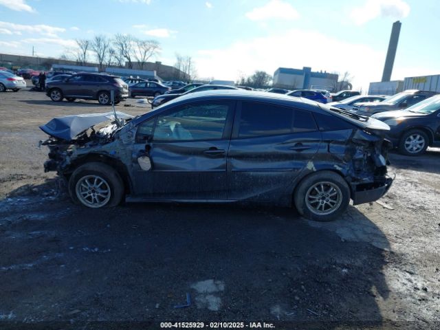 JTDKARFU4J3056141 Toyota Prius Four