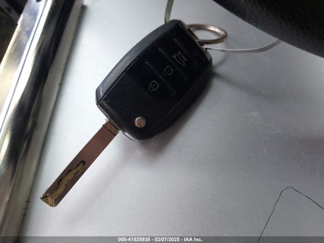 5XXGT4L33JG268995 KIA Optima Lx