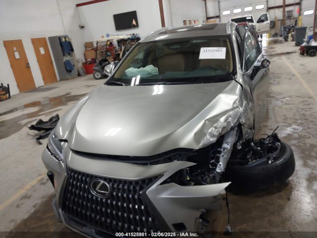 2T2AKCEZ8SC043058 Lexus NX 350H
