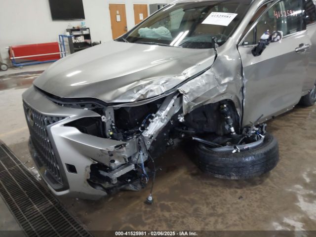 2T2AKCEZ8SC043058 Lexus NX 350H