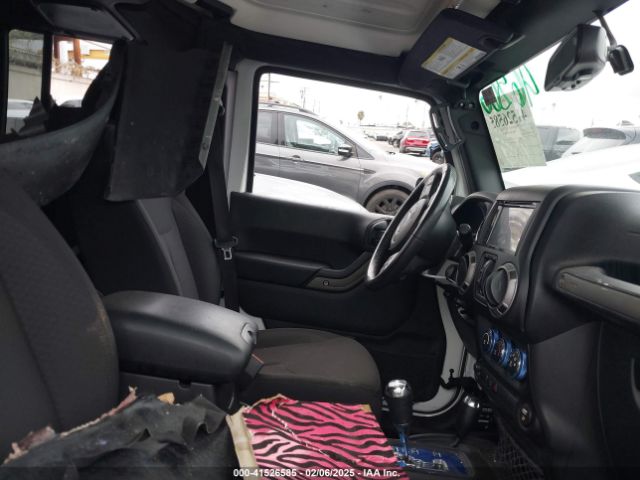 1C4BJWDGXHL562630 Jeep Wrangler Unlimited Sport 4x4