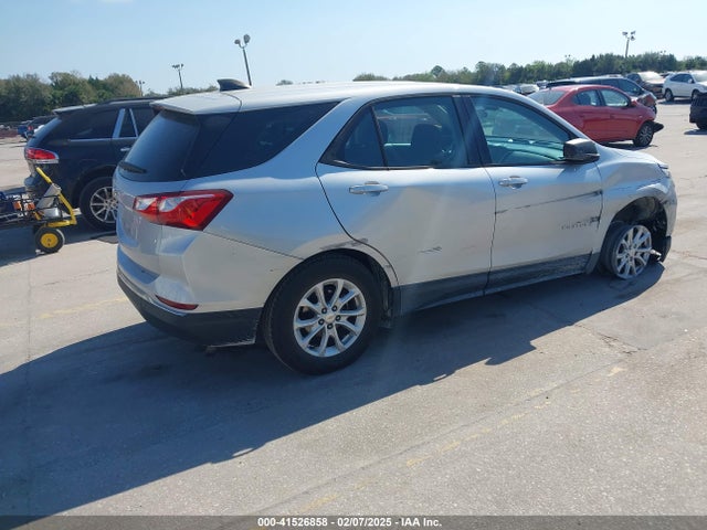 Chevrolet EQUINOX LS 2018 2GNAXHEV8J6108790 Image 4