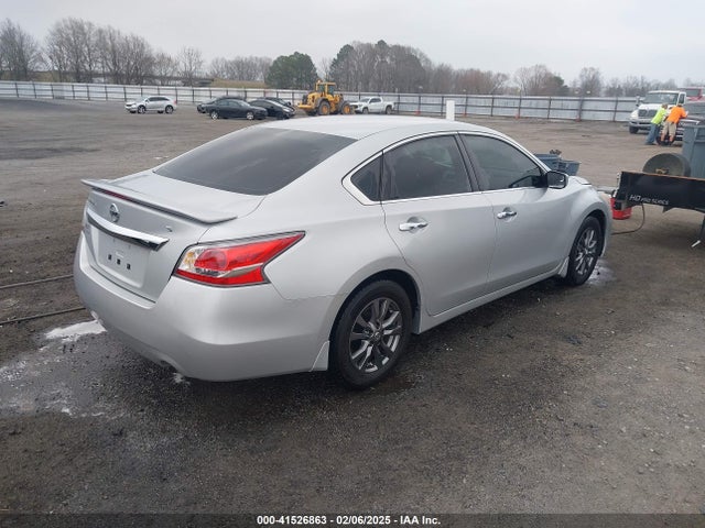Nissan Altima 2.5 S 2015 1N4AL3APXFC223863 Image 4