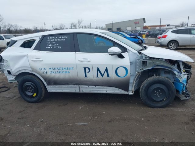 5XYK33DF8SG258005 KIA Sportage Ex