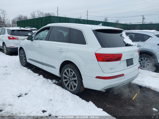 2017 AUDI Q7 WA1LAAF7XHD041108 Photo 2