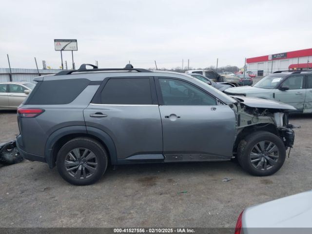 5N1DR3BB4NC230083 Nissan Pathfinder Sv 2wd