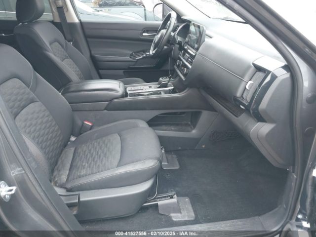 5N1DR3BB4NC230083 Nissan Pathfinder Sv 2wd