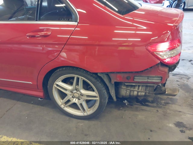 2010 Mercedes-benz C 300 Luxury/sport მანქანა იყიდება აუქციონზე, vin: WDDGF5EB0AF414954, აუქციონის ნომერი: 41528046