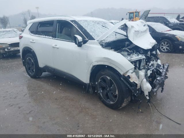 5N1BT3BA9RC737115 Nissan Rogue Sv Fwd