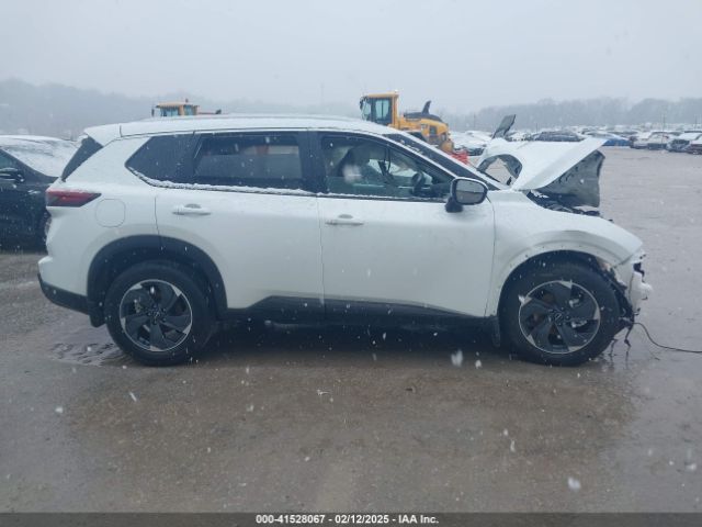 5N1BT3BA9RC737115 Nissan Rogue Sv Fwd