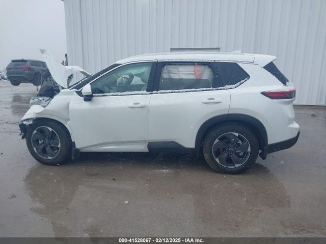 5N1BT3BA9RC737115 Nissan Rogue Sv Fwd