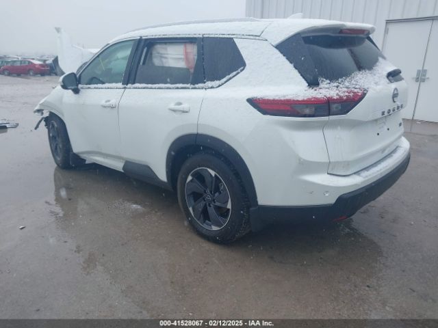 5N1BT3BA9RC737115 Nissan Rogue Sv Fwd