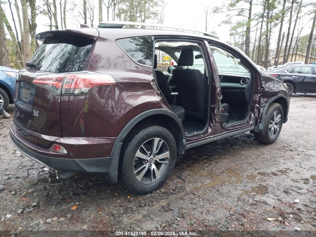 2T3RFREV4JW771167 Toyota Rav4 Adventure/xle