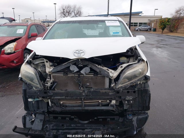 5TDXK3DC9GS765651 Toyota Sienna Se Premium 8 Passenger