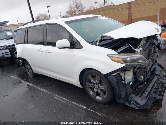 5TDXK3DC9GS765651 Toyota Sienna Se Premium 8 Passenger