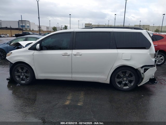 5TDXK3DC9GS765651 Toyota Sienna Se Premium 8 Passenger