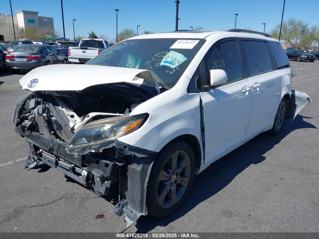 5TDXK3DC9GS765651 Toyota Sienna Se Premium 8 Passenger