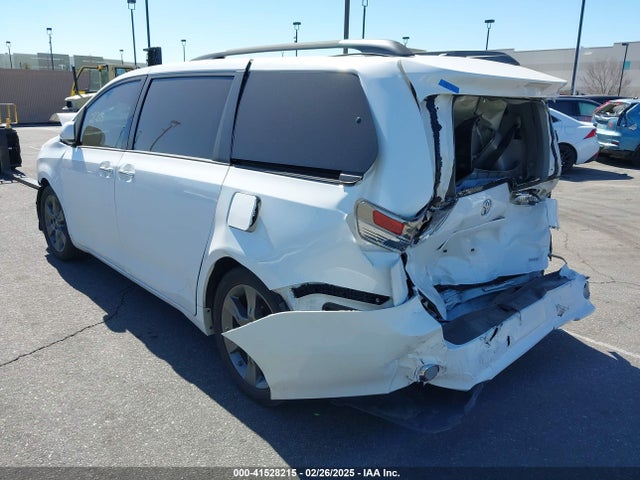 5TDXK3DC9GS765651 Toyota Sienna Se Premium 8 Passenger