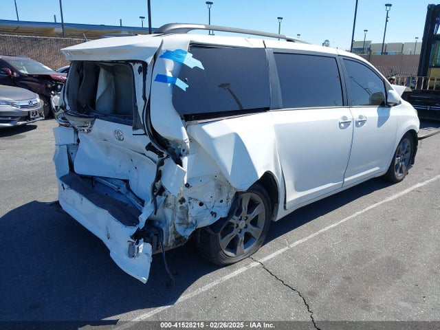 5TDXK3DC9GS765651 Toyota Sienna Se Premium 8 Passenger