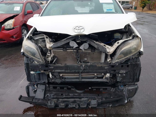 5TDXK3DC9GS765651 Toyota Sienna Se Premium 8 Passenger