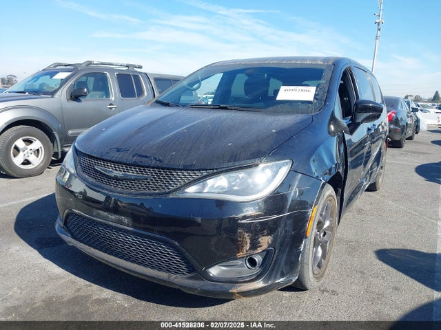 Chrysler 2020 2020 2C4RC1FG4LR150194 Image 2
