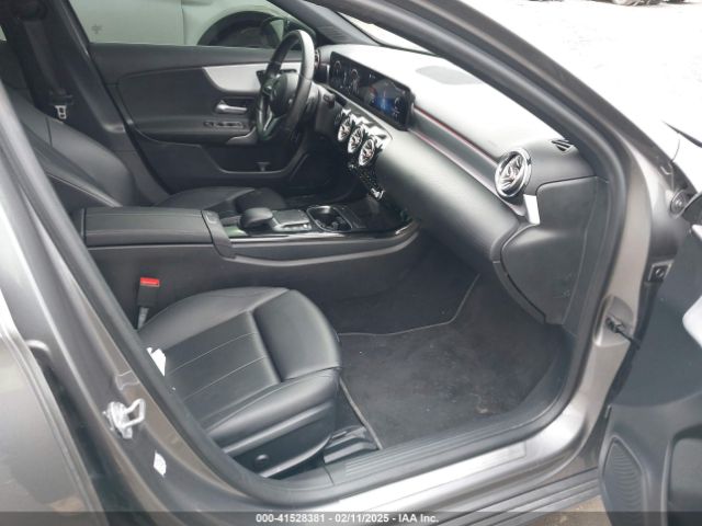 W1K3G4FB2MJ292636 Mercedes-Benz A 220 4matic