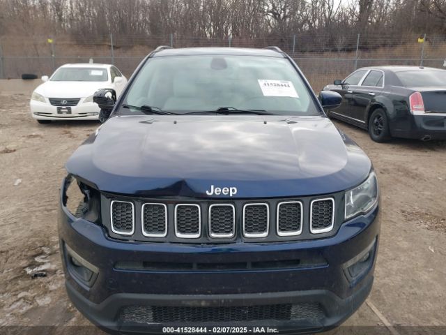 3C4NJDBB8JT142514 Jeep Compass Latitude 4x4