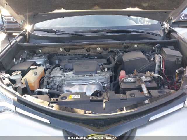 Toyota RAV4 LE 2018 JTMZFREV7JJ176537 Image 10