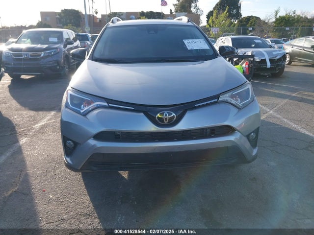 Toyota RAV4 LE 2018 JTMZFREV7JJ176537 Image 12