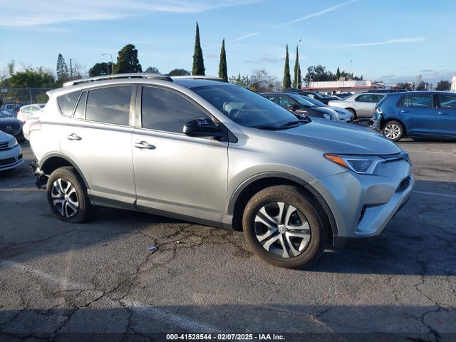 Toyota RAV4 LE 2018 JTMZFREV7JJ176537 Image 13