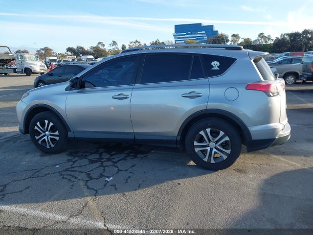 Toyota RAV4 LE 2018 JTMZFREV7JJ176537 Image 14