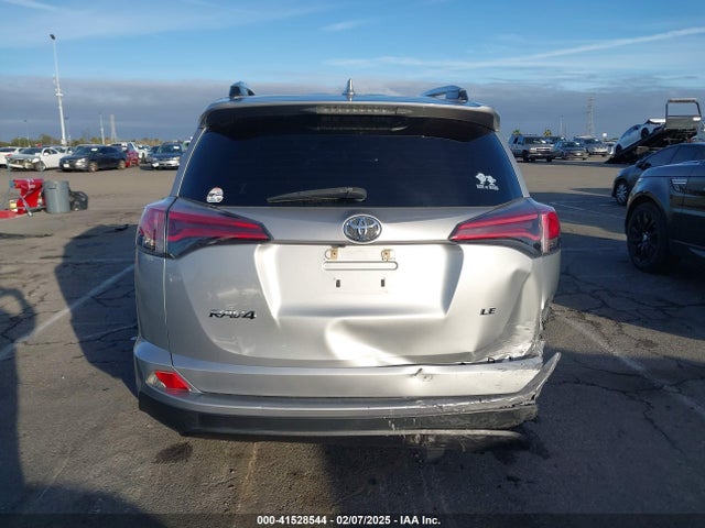 Toyota RAV4 LE 2018 JTMZFREV7JJ176537 Image 16