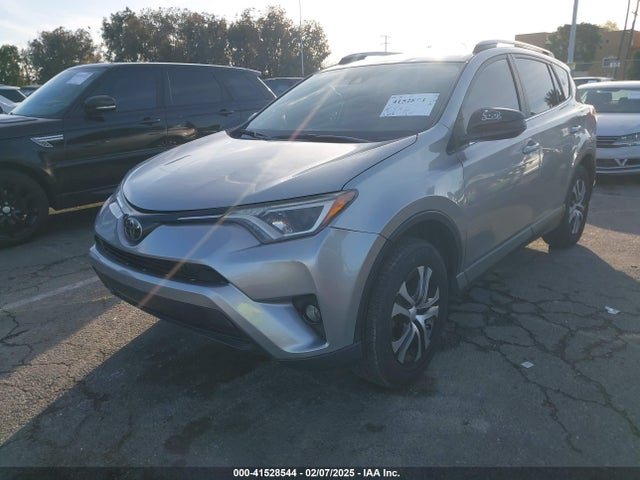 Toyota RAV4 LE 2018 JTMZFREV7JJ176537 Image 2