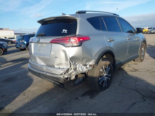 Toyota RAV4 LE 2018 JTMZFREV7JJ176537 Image 4