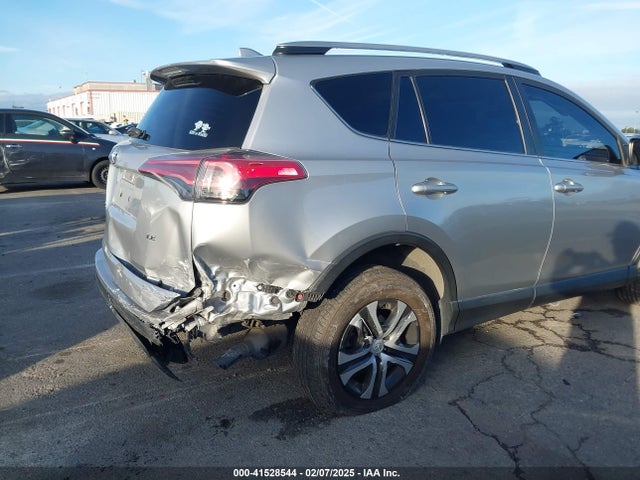 Toyota RAV4 LE 2018 JTMZFREV7JJ176537 Image 6
