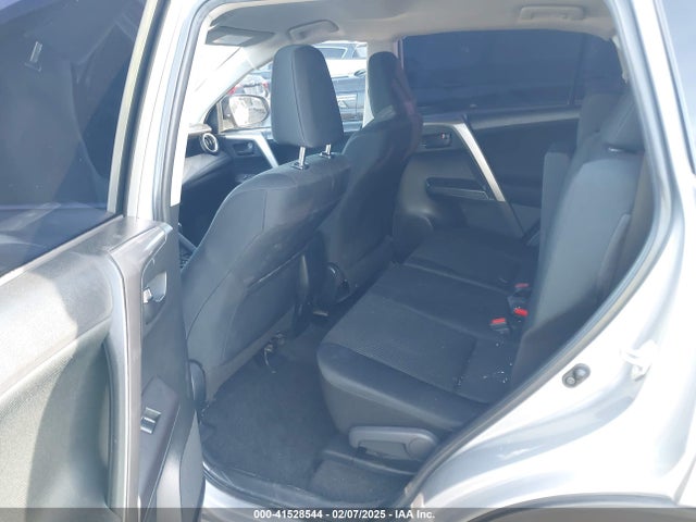 Toyota RAV4 LE 2018 JTMZFREV7JJ176537 Image 8