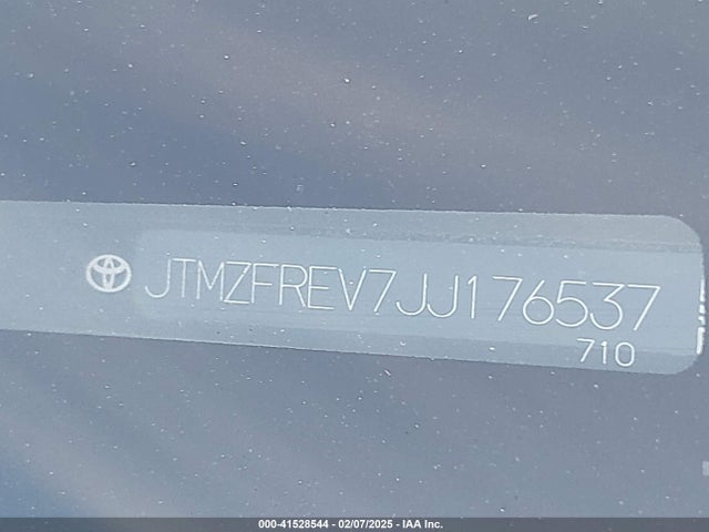 Toyota RAV4 LE 2018 JTMZFREV7JJ176537 Image 9