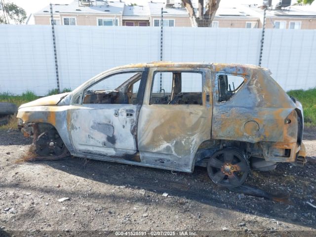 1C4NJCEA5GD734187 Jeep Compass Latitude