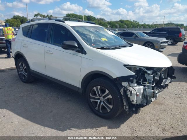 JTMZFREV8JJ732113 Toyota RAV4 LE