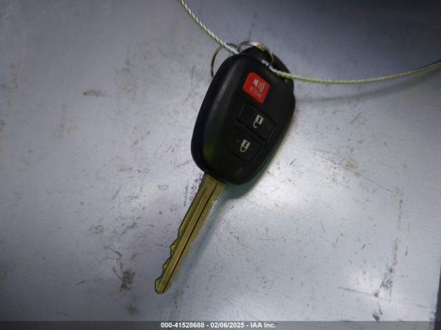 JTMZFREV8JJ732113 Toyota RAV4 LE