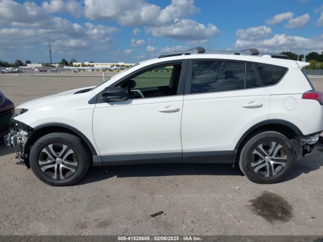 JTMZFREV8JJ732113 Toyota RAV4 LE