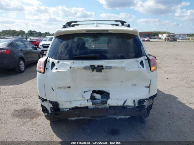 JTMZFREV8JJ732113 Toyota RAV4 LE