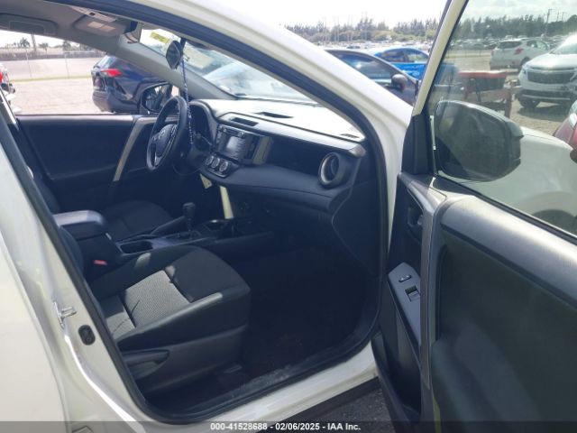 JTMZFREV8JJ732113 Toyota RAV4 LE