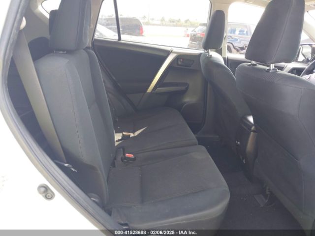 JTMZFREV8JJ732113 Toyota RAV4 LE