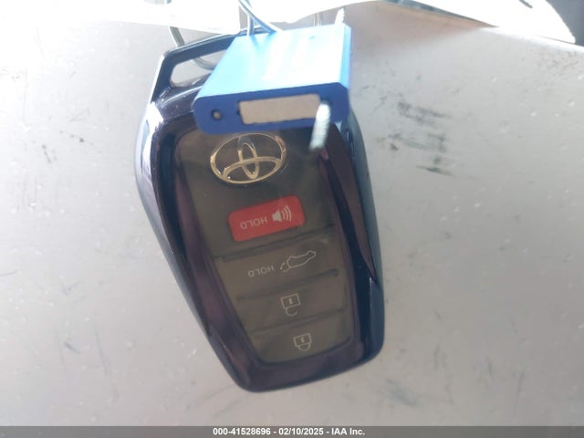 7MUDAAAG2NV011575 Toyota Corolla Cross Xle