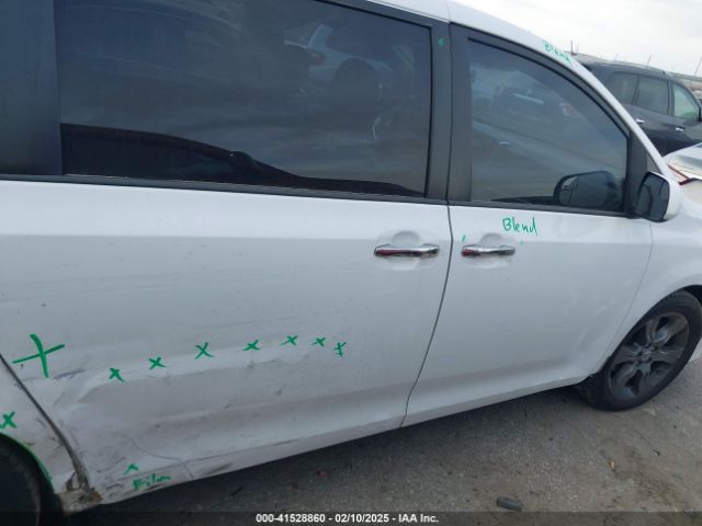 5TDXK3DC1GS714094 Toyota Sienna Se 8 Passenger