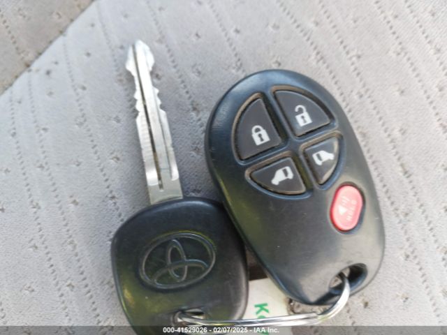 5TDKZ3DC1JS949043 Toyota Sienna Le 8 Passenger