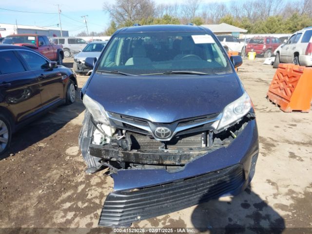 5TDKZ3DC1JS949043 Toyota Sienna Le 8 Passenger