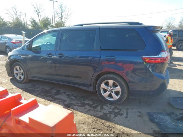 5TDKZ3DC1JS949043 Toyota Sienna Le 8 Passenger